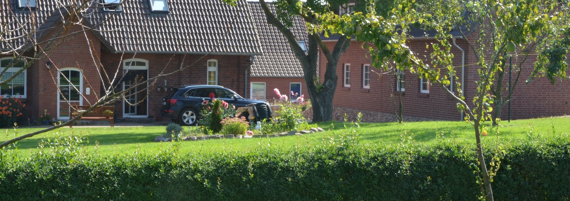 Gartenansicht mit beiden Häusern, © Falkenberg