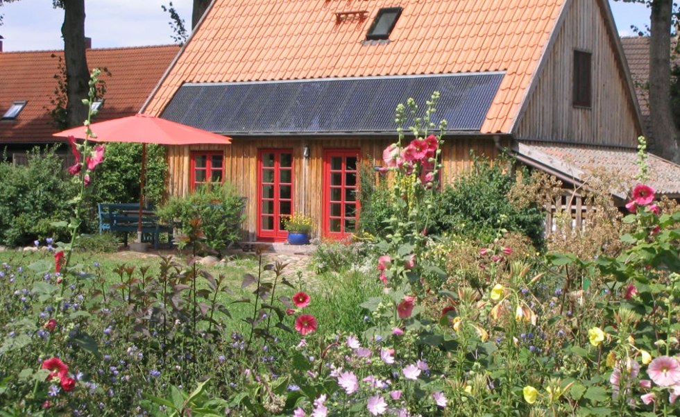 Blick auf unser Ferienhaus Rohrdommel von Süden (Gartenseite), © Gerhild Meßner