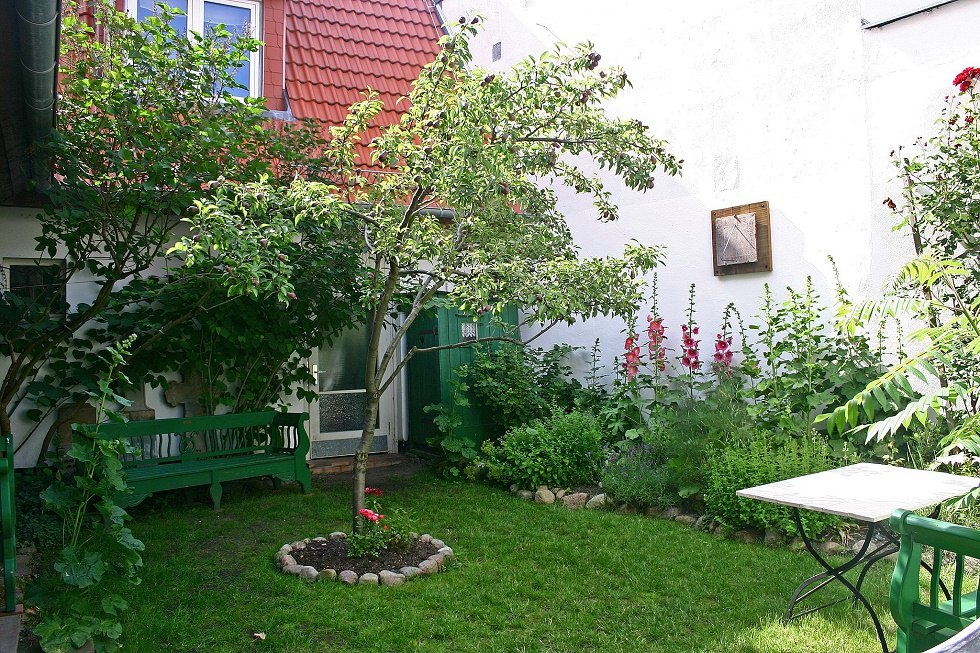Garten im Heimatmuseum mit "sagenhaftem" Birnenbaum, © Heimatmuseum, Dirk Sandner