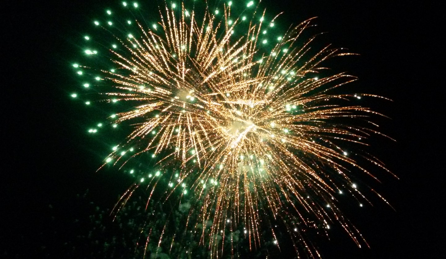 Familienfeuerwerk am Strand, © Feuerwerk.jpg