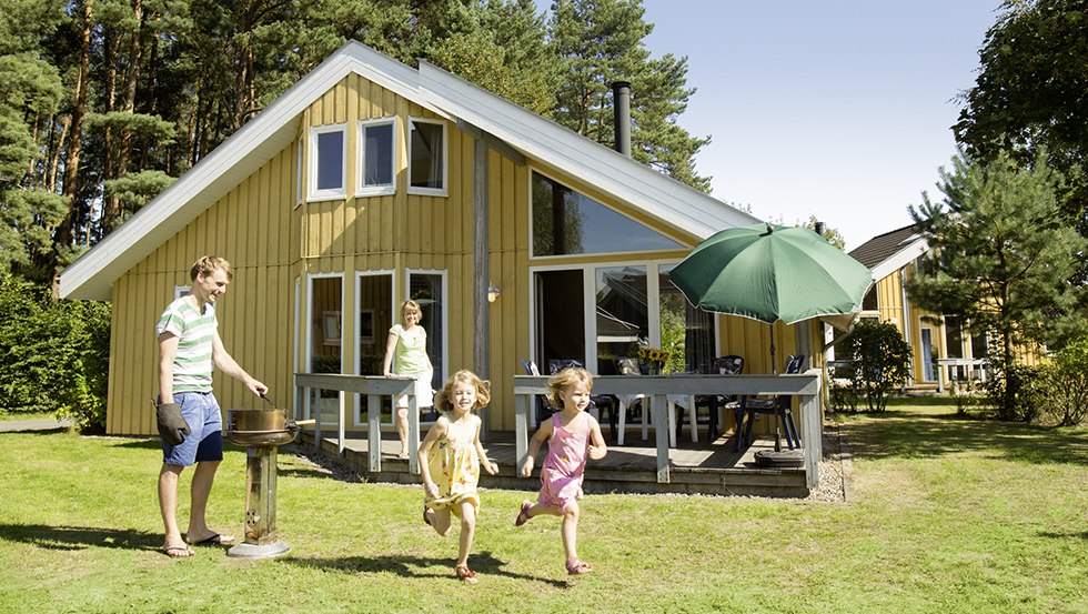 Ferienhäuser mit skandinavischem Charme – auf Wunsch mit Kamin und Sauna., © All Season Parks