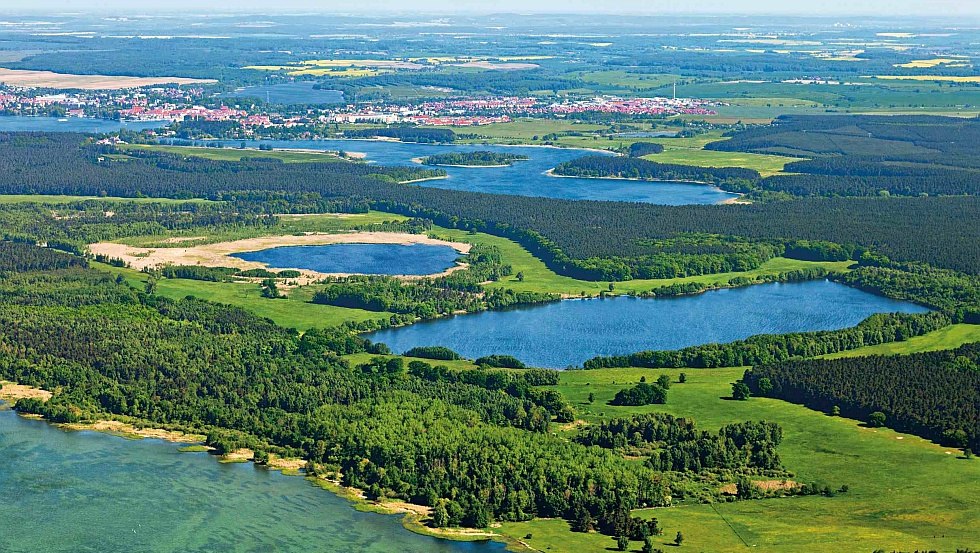 So viel blau und grün - Luftaufnahme vom Müritz-Nationalpark, © TMV/Steindorf-Sabath