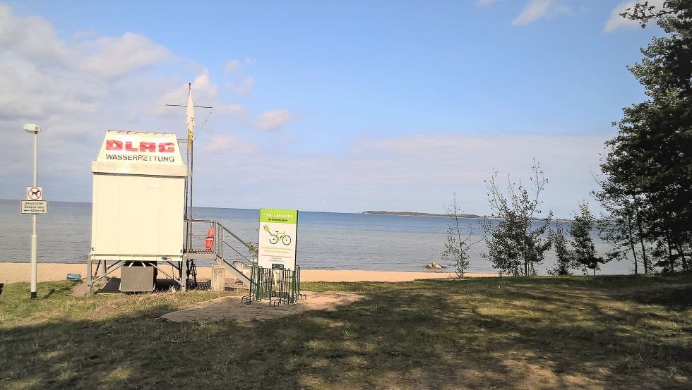 E-Bike-Ladestation am Strand von Zierow, © Touristisches Informations- und Gemeindezentrum Zierow