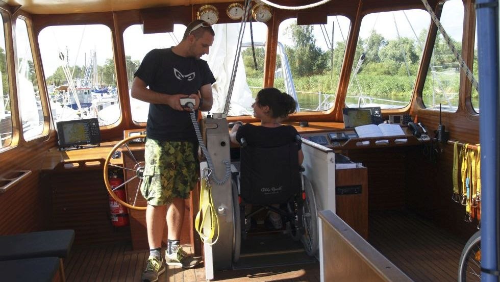 An Bord des Rolliseglers erleben auch Menschen mit Behinderung pures Segelvergnügen!, © zerum