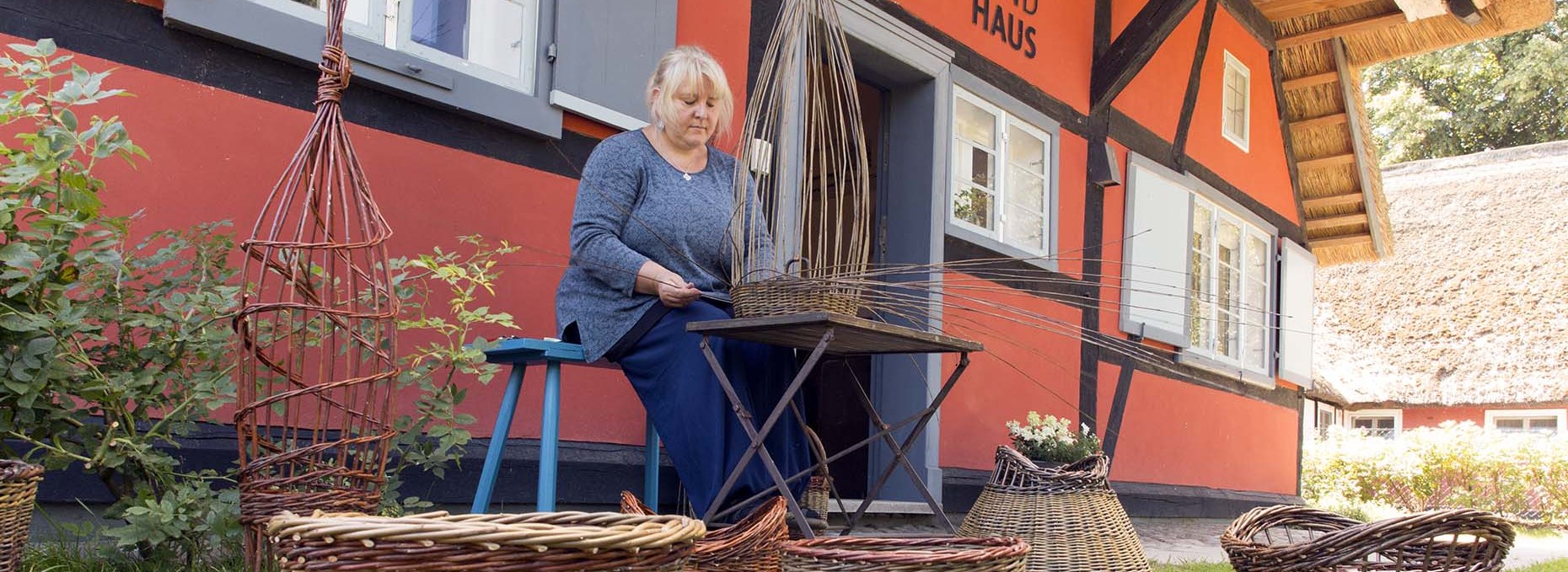 Korbflechterin Biance Prill, © Arnt Löber