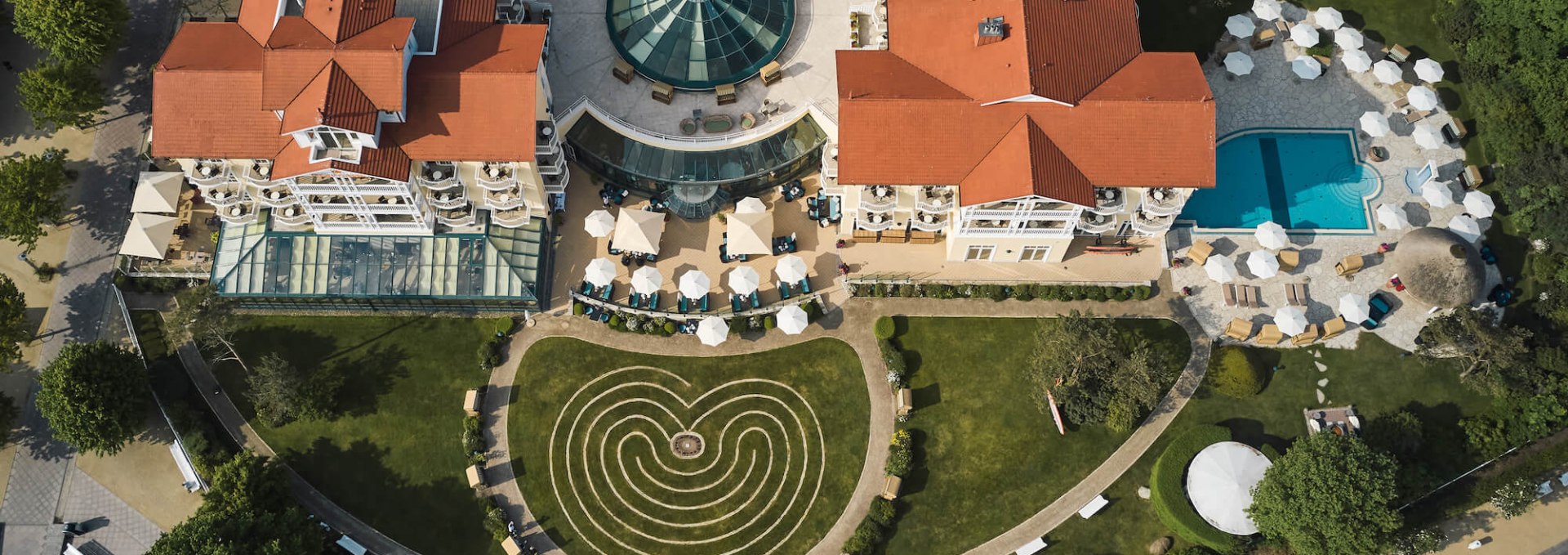 Einblick von Oben auf das Ostseehotel Kühlungsborn, © Arne Nagel