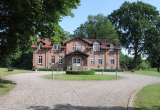 Außenansicht Gutshaus Settin, © Resort Gut Settin