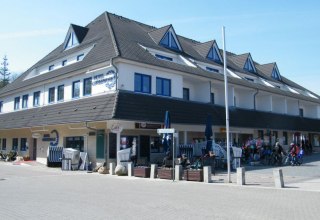 Das Strandhotel Ostseewoge, direkt an der Promenade Graal-Müritz, © Strandhotel Ostseewoge