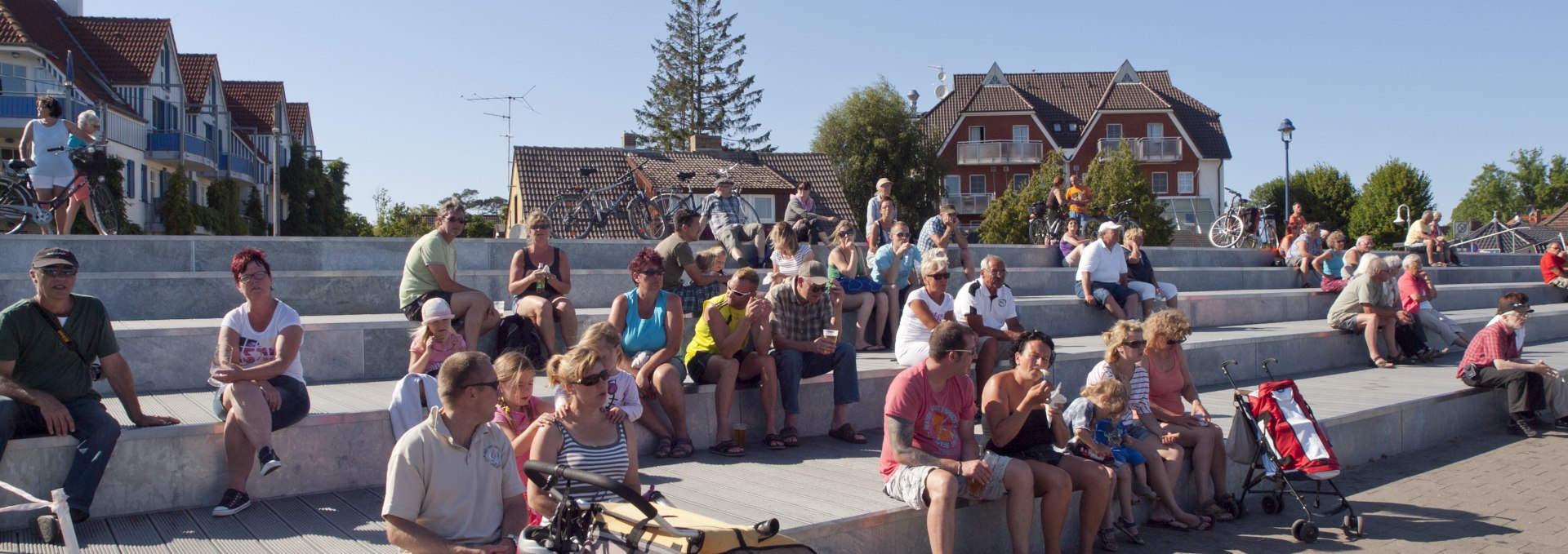 Der Zingster Hafen - idealer Ort um die Seele baumeln zu lassen. Hafenkonzerte sorgen hier für Unterhaltung., © Frank Burger