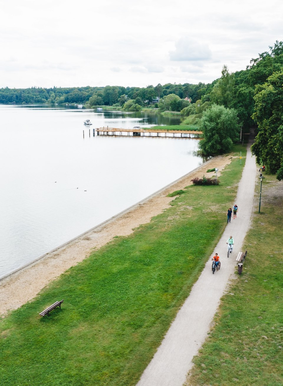 Auch mit dem Rad lässt sich der Plauer See hervorragend erkunden., © TMV/Gross