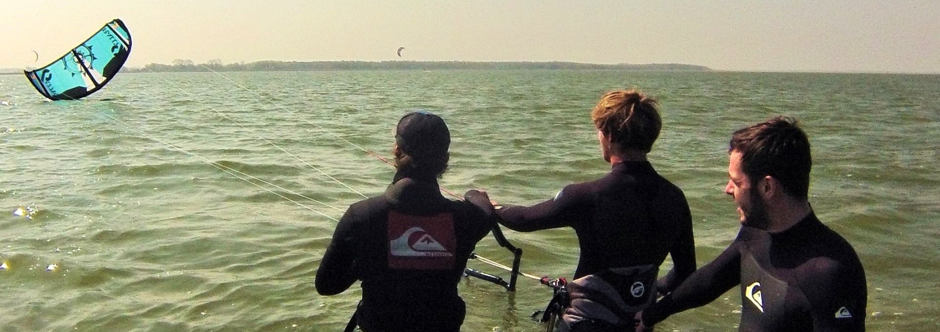 Kitesurfschulung (Flugschule) am SURFBUS am Saaler Bodden, © Supremesurf