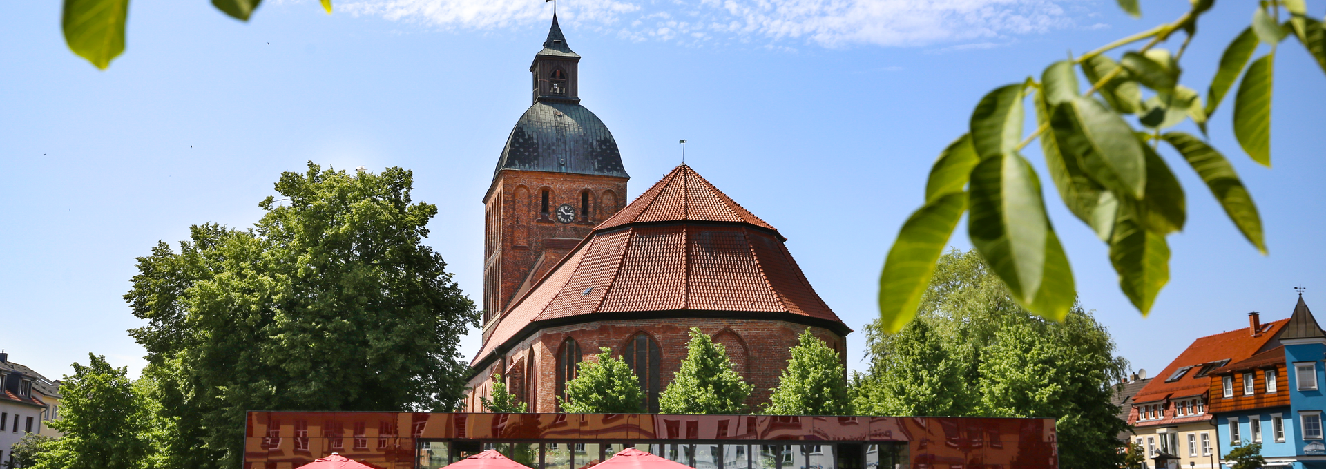 Markt Ribnitz-Damgarten mit Marienkirche, © TMV/Gohlke