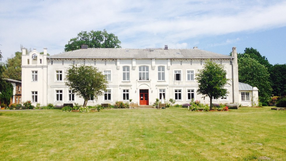 Eines der ältesten Herrenhäuser Mecklenburgs liegt direkt am Meer und Salzhaff in Roggow., © Herrenhaus Roggow