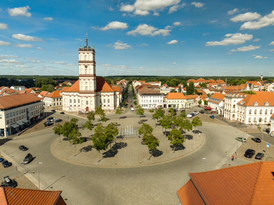 Marktplatz mit Stadtkirche, © Stadt Neustrelitz/Sebastian Haerter