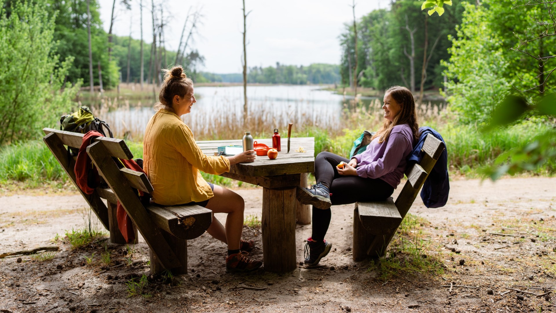 Wunderschöne Picknickplätze finden sich reichlich entlang des Naturparkwegs in Mecklenburg-Vorpommern. So wir hier am See im Nationalpark Müritz., © TMV/Gross