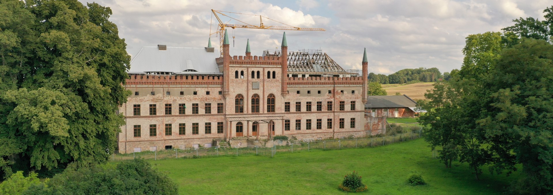 Schloss Broock von der Parkseite - mit neuen Fenstern, © Schloss Broock GmbH & Co. KG / Jan Fischer