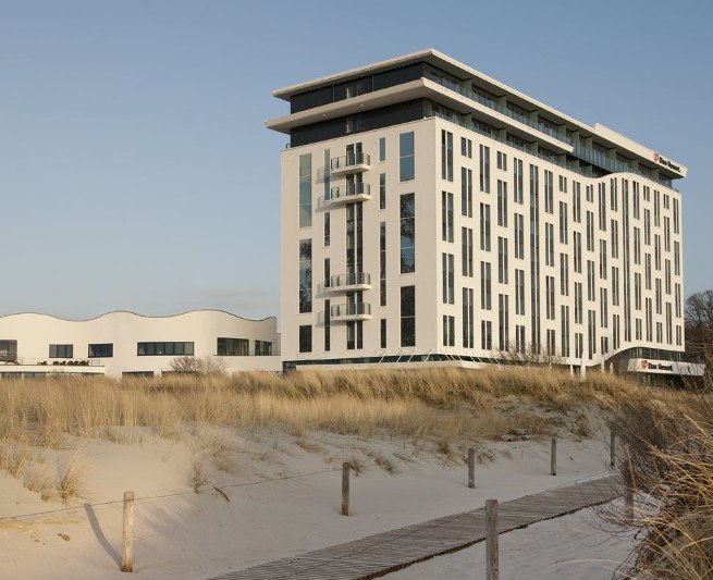 Außenansicht des a-ja Warnemünde. Das Resort., © a-ja Resort Warnemünde