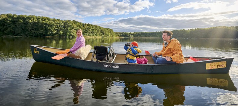 Eine Kanutour auf dem Mirower See bietet Abenteuer und gleichzeitig Ruhe, © DZT/Wegener