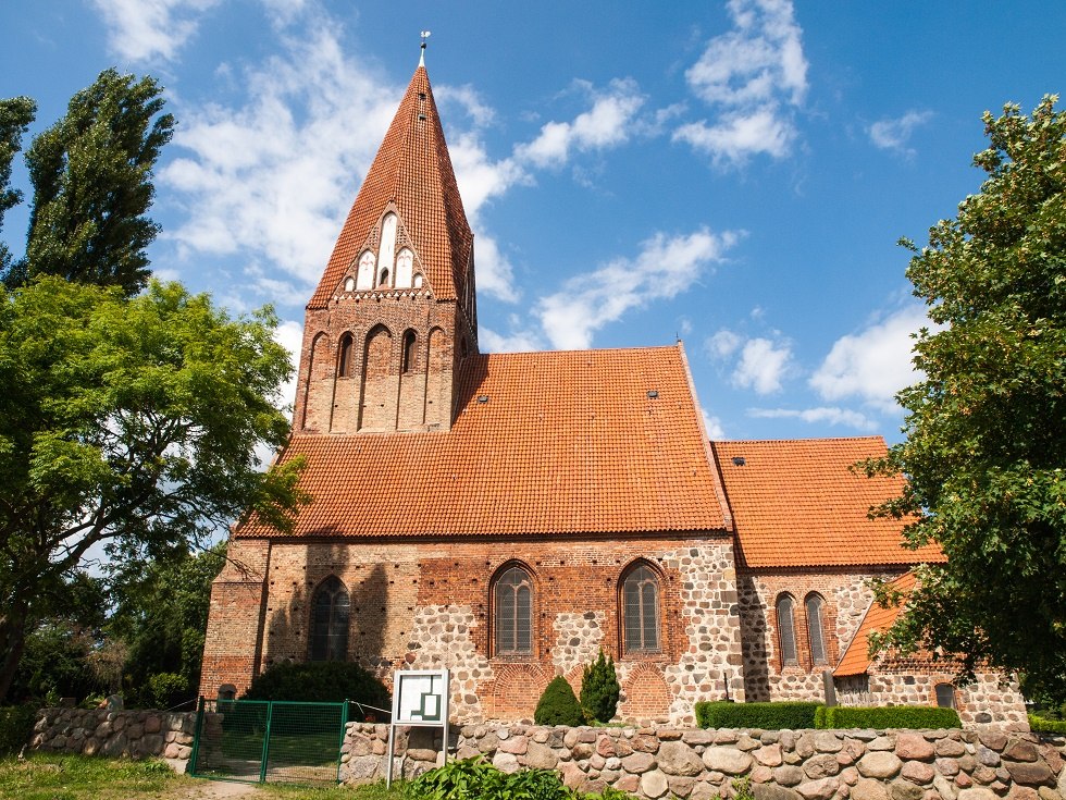 Kirche von der Südseite fotografiert, © Frank Burger