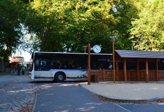 Buswendeschleife vor dem Eingang zum Nationalparkzentrum, © Tourismuszentrale Rügen