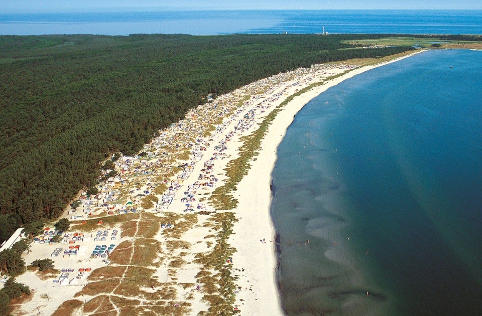 Regenbogen-Ferienanlage am Strand von Prerow auf der Halbinsel Fischland-Darß, © Regenbogen AG