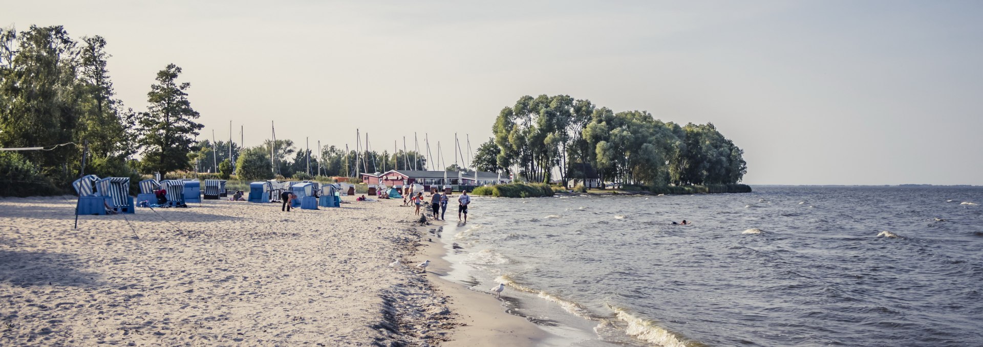 Weißer Sand, flacher Strand und weiter Blick bis Usedom, © TVV/Philipp Schulz