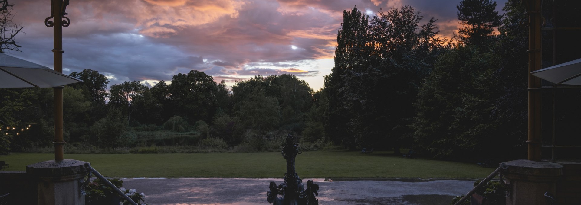 Aussicht auf den Schlosspark in der Dämmerung, © Schloss Neetzow