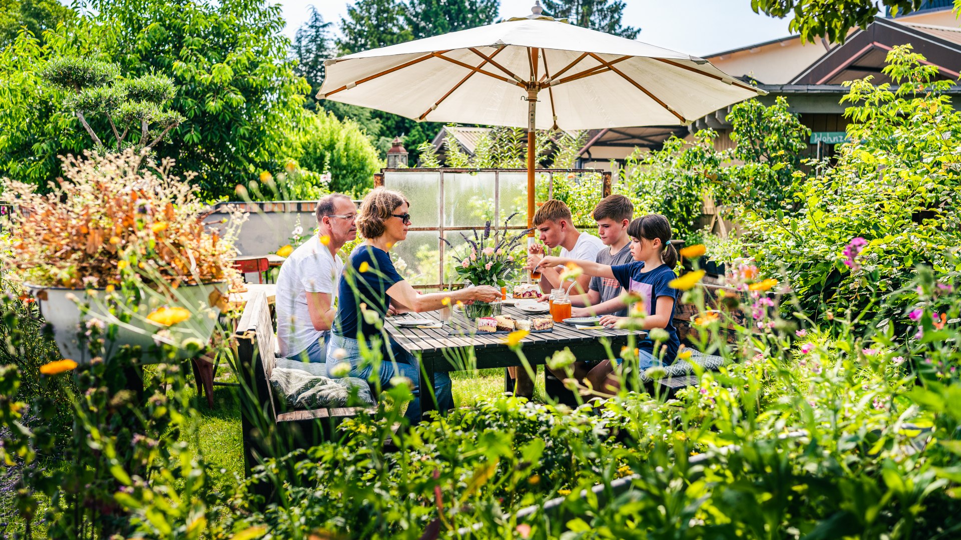 Und im verwunschenen Garten des Cafés sitzt man ein bisschen wie in einem Märchen., © TMV/Tiemann