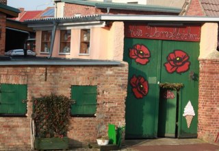 Das Eingangstor zur Alten Dampfbäckerei vom Kirchplatz Damgarten, © Alte Dampfbäckerei/Wilma Welzel