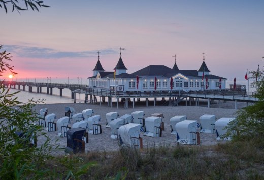 Die Seebrücke in Ahlbeck lädt zu romantischen Abendspaziergängen ein, © TMV/Grundner