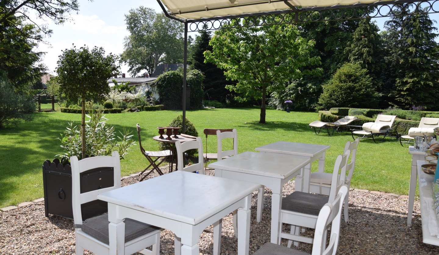 Genießen Sie ein paar schöne Stunden auf unseren Terrassen im Park., © Elisabeth Neufeld-Picciani