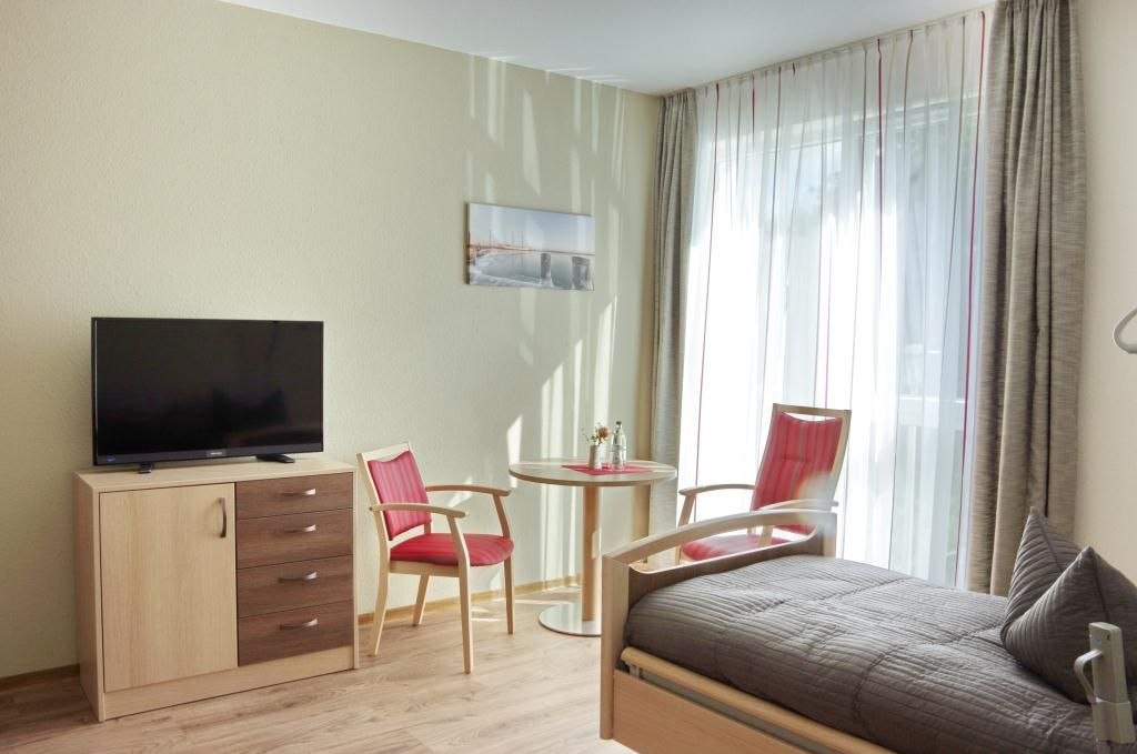 Wohnliches Zimmer im Pflegehotel, © Wohlfahrtseinrichtung der Hansestadt Stralsund gGmbH