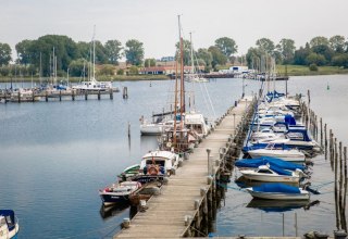 Hafen im Hauptort Kirchdorf, © Liene Photografie Nadine Sorgenfried