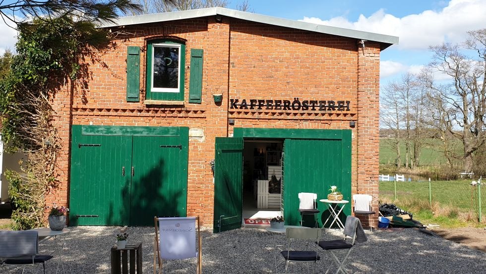 Eingang Hofladen und Kaffeerösterei, © Nadin Rokitta