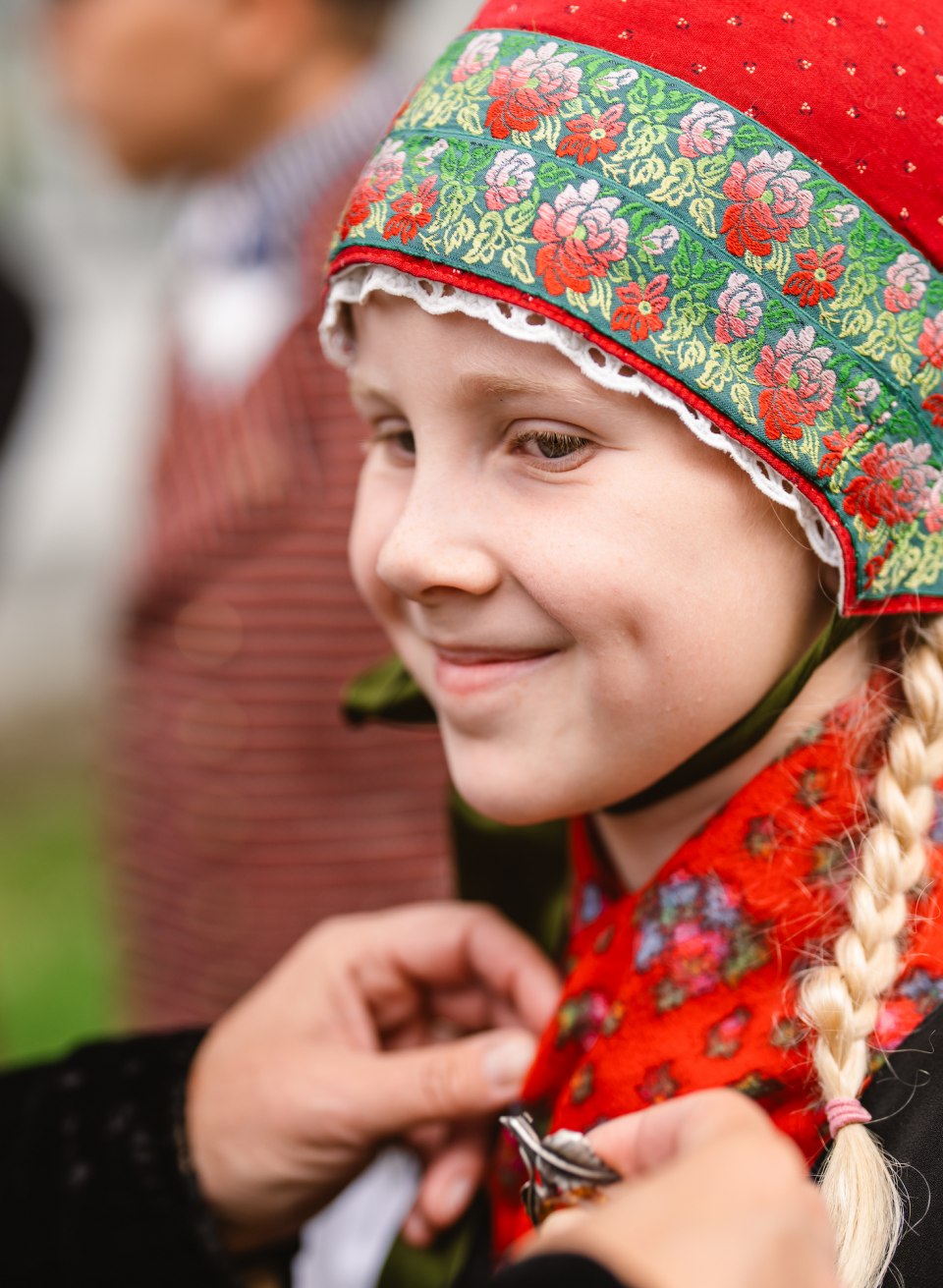 Auch die jüngsten Mönchguter werden in der Kindertrachtengruppe schon mit der Tracht Ihrer Ahnen vertraut gemacht., © TMV/Gross