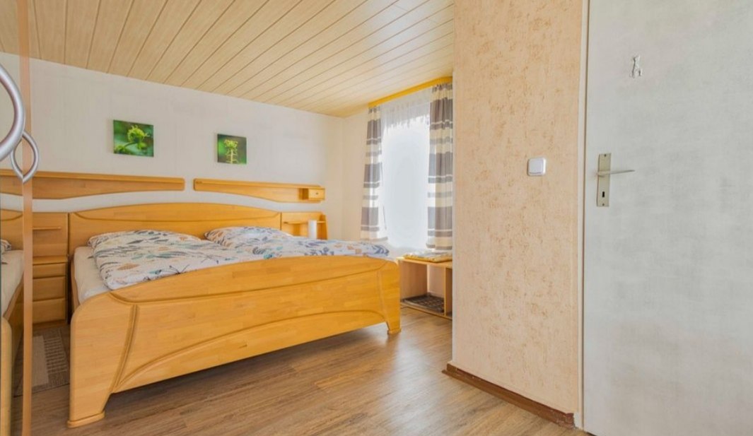 Unsere Schlafzimmer verfügen über große Betten 1,80x2,00m, © Fam. Schurat