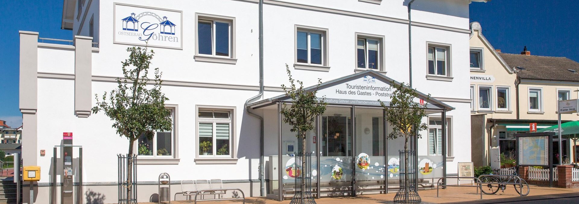 Außenansicht der Tourist-Information im Haus des Gastes im Ostseebad Göhren, © KV Göhren/Stoever