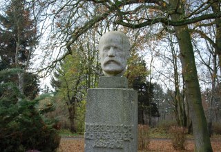 Die steinerne Büste Friedrich Chrysanders im nach ihm benannten Park., © Gabriele Skorupski