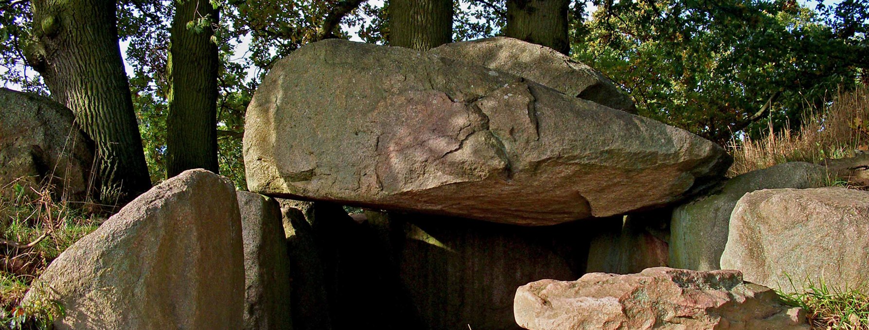 Beeindruckende Megalithgrabnekropole bei Lancken-Granitz, © Archäo Tour Rügen