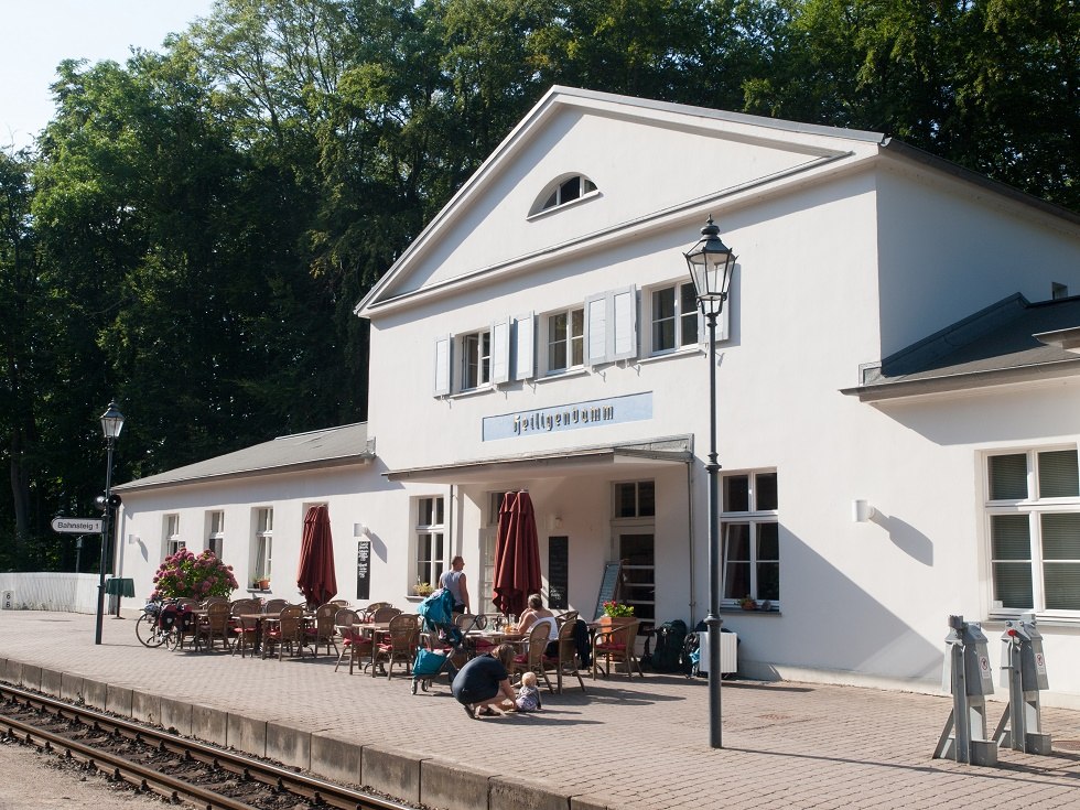 Bahnhof mit Gleisen, © Frank Burger