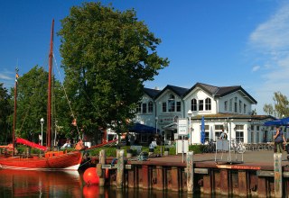 Maritimes Flair am idyllischen Hafen Zingst., © Uwe_Engler