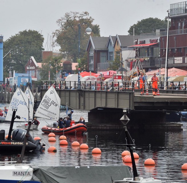 Brückendrehung am Alten Strom in Warnemünde, © Joachim Kloock