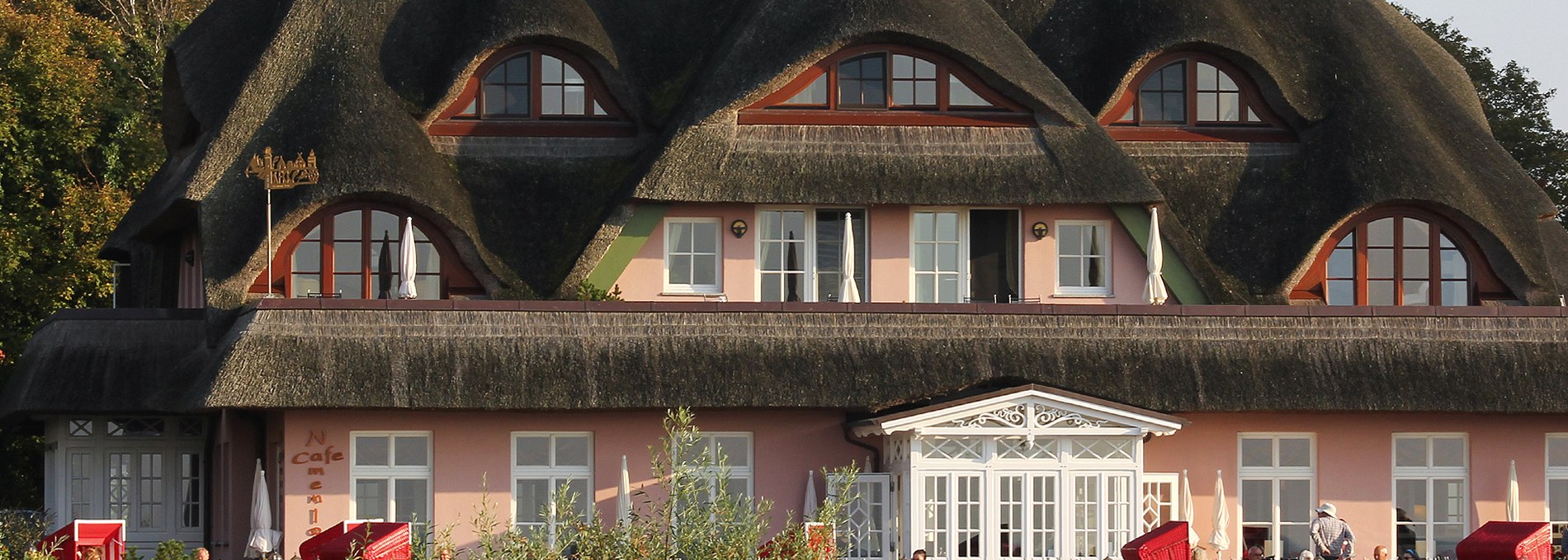 Hotel & Restaurant Namenlos, Blick vom Strandübergang, © Welfendesign, Rostock (umfassende Nutzungsrechte beim Ahrenshooper Hof vorhanden)