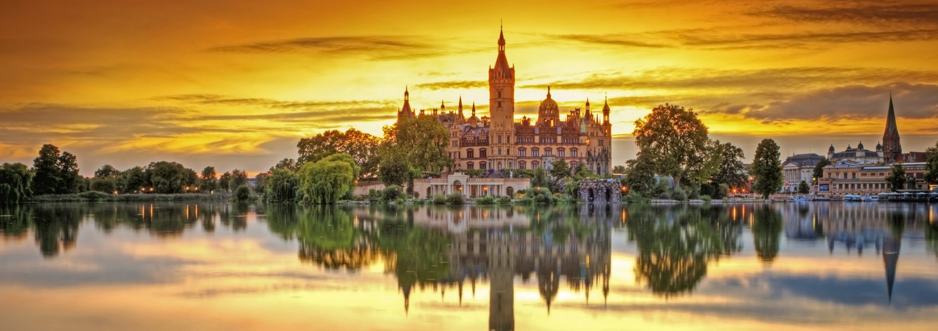 Sonnenuntergang am Schloss Schwerin, © SSGK MV / Timm Allrich