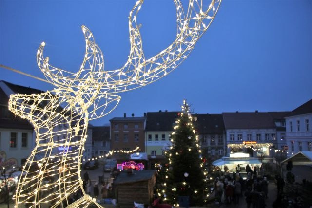 Ansicht auf den Loitzer Weihnachtsmarkt, © K. Vogel