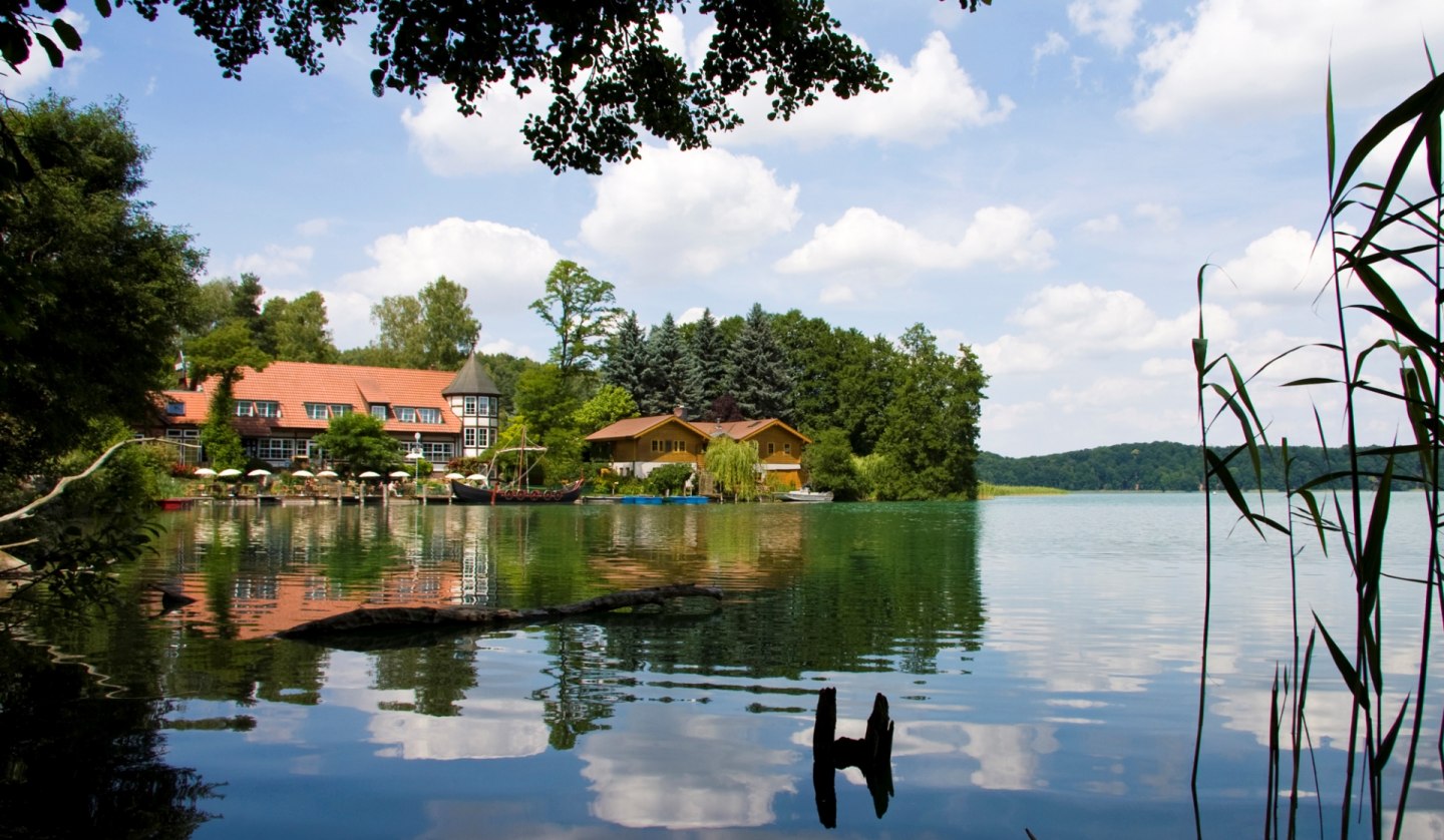 Blick auf das Haus vom See, © Altes Zollhaus