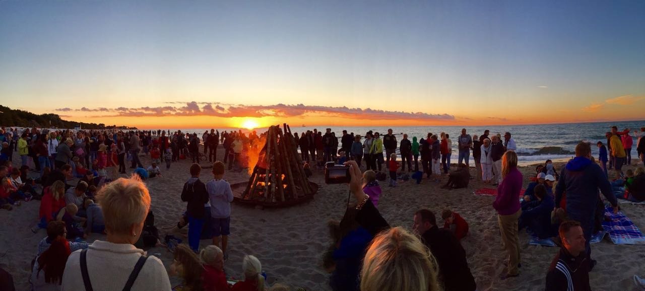 Immer Dienstag in der Saison: Lagerfeuer am Strand mit Live Musik, © Beach House Kühlungsborn