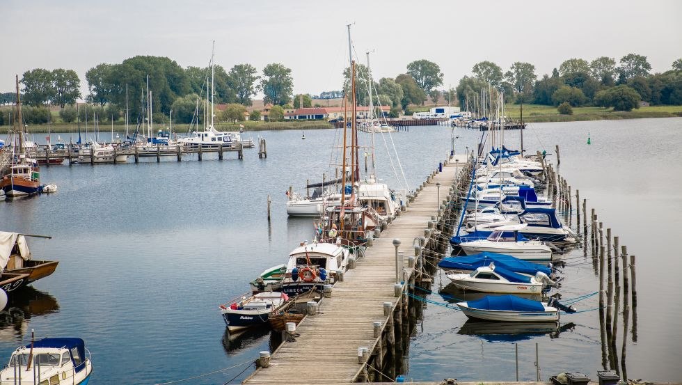 Hafen im Hauptort Kirchdorf, © Liene Photografie Nadine Sorgenfried