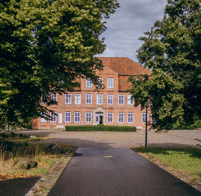 Außenansicht Künstlerhaus Schloss Plüschow, © Schloss Plüschow