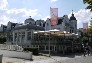 Nur wenige Meter von der Ostsee entfernt - das Hotel Vier Jahreszeiten, © TMV